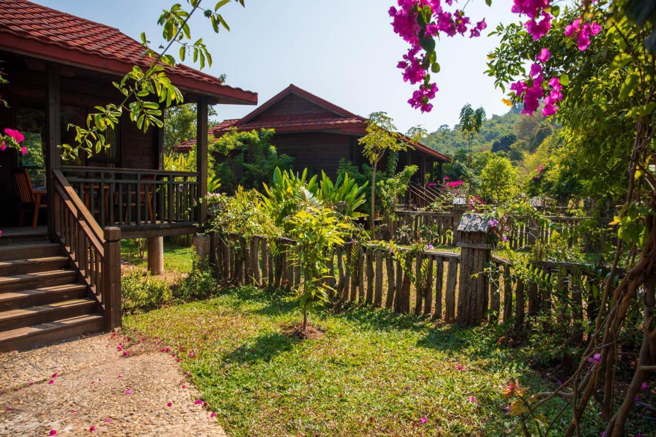ดาวสวรรค์ น้ำงึม เกสต์เฮ้าส์ Hotel บ้านเขื่อน ภายนอก รูปภาพ